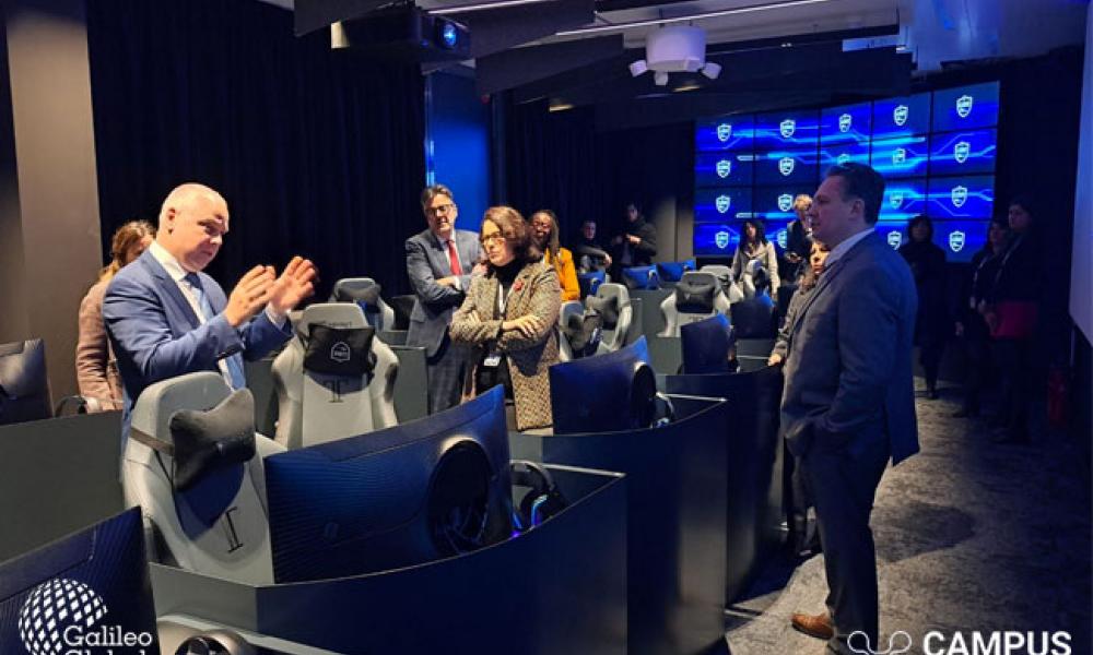 Visite de Marina Ferrari, secrétaire d'état au numérique, à la salle Cyber Experience by GGE
