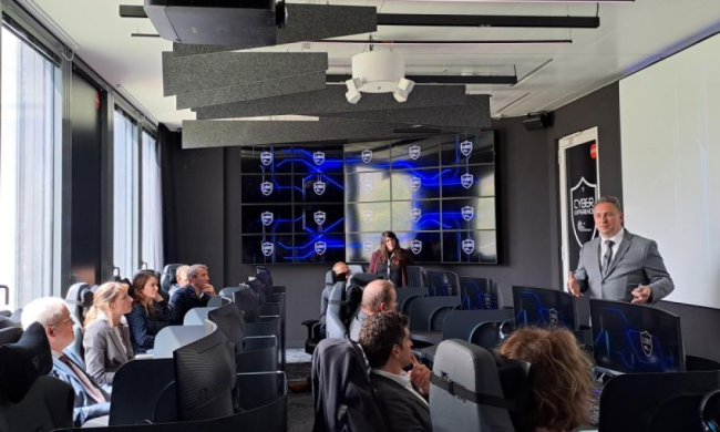 Visite d’une délégation de la Région Normandie à la salle Cyber Experience