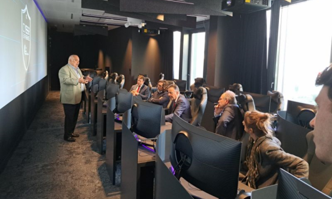 Visite Loïg Chesnais-Girard, président de la région Bretagne chez Cyber Experience